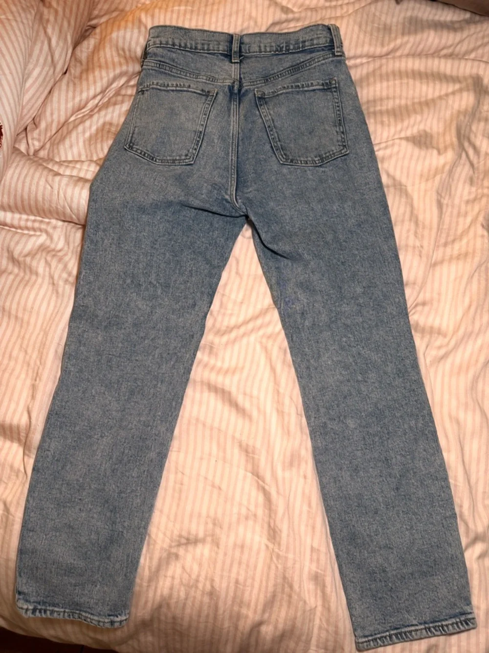 Old Navy Light Blue High-Rise Distressed Jeans - Picture 4 of 4